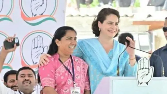 કૉંગ્રેસ નેતા પ્રિયંકા ગાંધી સાથે ગેનીબહેન ઠાકોર 