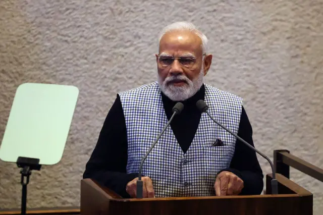 इसराइली संसद में भाषण देते भारत के प्रधानमंत्री नरेंद्र मोदी