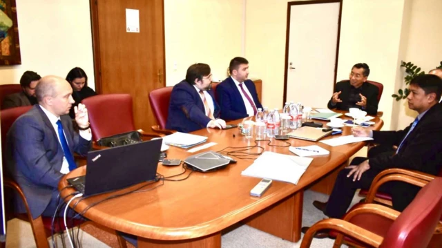 အောက်တိုဘာ ၁၀ ရက်က စစ်ကောင်စီဝန်ကြီး ဦးကိုကိုလွင် နဲ့ အောက်တိုဘာ ၁၀ ရက်က ရုရှား နိုင်ငံပိုင်ဘူမိသိပ္ပံစူးစမ်းလေ့လာရေးနဲ့ရှာဖွေရေးအဖွဲ့ ROSGEO တို့တွေ့ဆုံမှု 