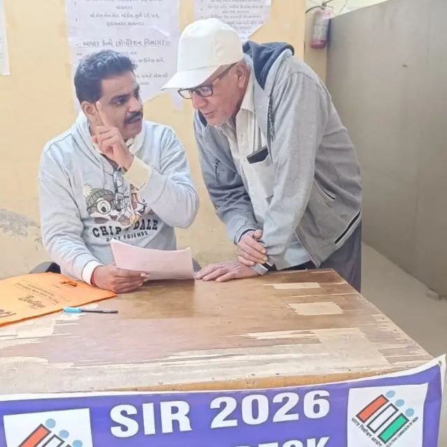 બીબીસી ગુજરાતી મતદાર યાદી રિવિઝન એસઆઈઆર ફૉર્મ ચૂંટણી પંચ ગુજરાત બીએલઓ