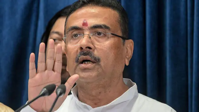पश्चिम बंगाल के मुख्यमंत्री सुवेंदु अधिकारी ने घोषणा की कि हफ़्ते में दो बार सरकारी कैंटीनों में 5 रुपये में मछली-चावल मिलेगा