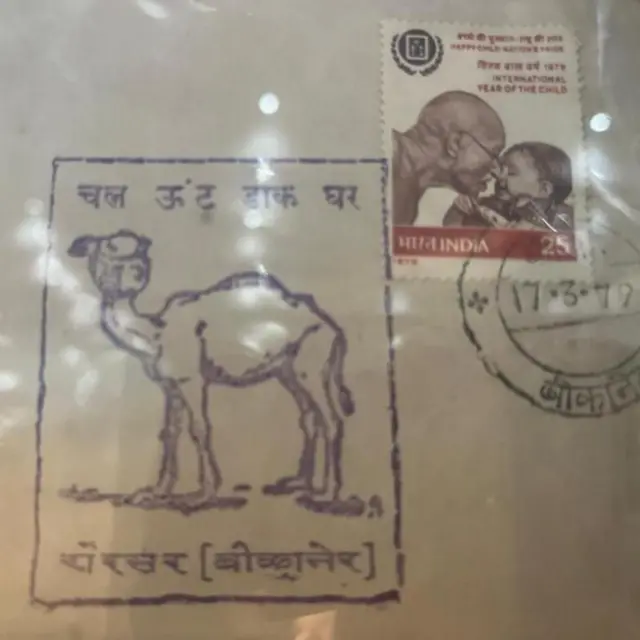 भारतातील पत्र वाहून नेण्याच्या सुरुवातीच्या पद्धतींचे तपशीलवार वर्णन करणारे स्टॅम्पही प्रदर्शनात आहेत.