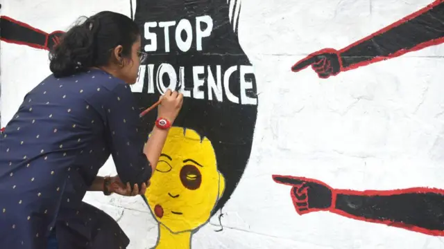 कोलकाता समेत भारत के कई दूसरे शहरों में विरोध प्रदर्शन देखने को मिल रहे हैं