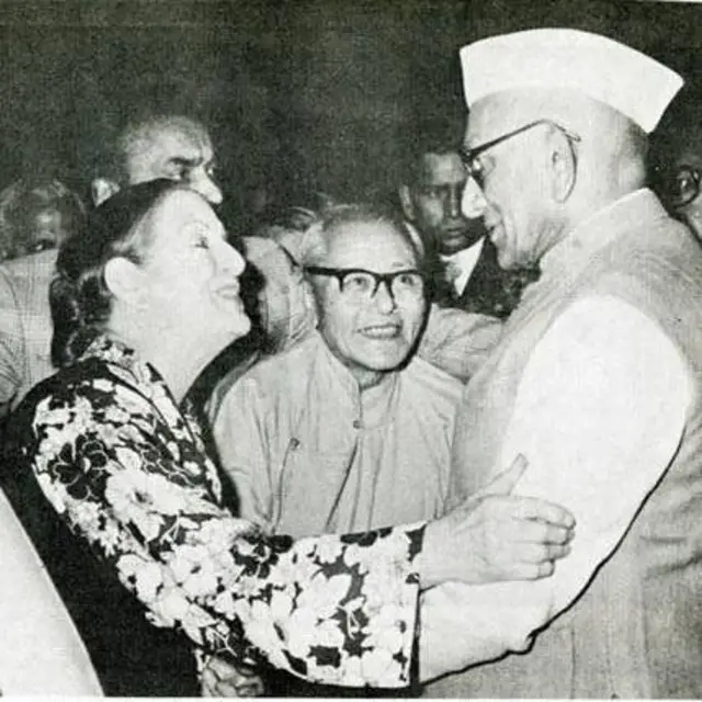 প্রধানমন্ত্রী মোরারজি দেশাই-এর সাথে কাজী ও কাজীনী। মোরারজি মনে করতেন সিকিমকে ভারতের সঙ্গে যুক্ত করা সঠিক সিদ্ধান্ত ছিল না