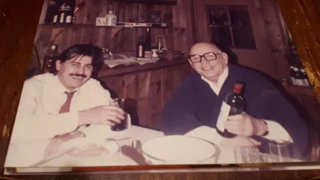 Тихомир Поп Асановић (лево) и Милтон Малден (десно)