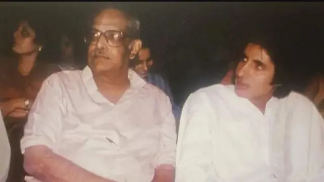 ઋષિકેશ મુખર્જી સાથે અમિતાભ બચ્ચનની તસવીર 