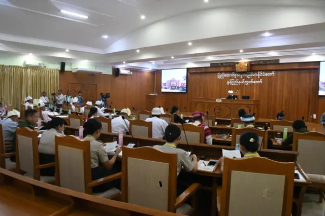 ဇွန် ၉ ရက်က ပြုလုပ်တဲ့ တတိယအကြိမ် မွန်ပြည်နယ်လွှတ်တော် ဒုတိယပုံမှန်အစည်းအဝေး (ပထမနေ့) မြင်ကွင်း