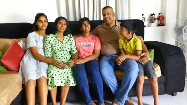 රනුලිගේ පියා වන සඳුන් වානගුරු වසර විස්සකට වැඩි කාලයක සිට පෞද්ගලික උපකාරක පන්ති ගුරුවරයෙකු ලෙස කටයුතු කරනු ලබන අතර සංයුක්ත ගණිත විෂයෙන් ඔහු ඉගෙන්වීම් කටයුතු කරයි.