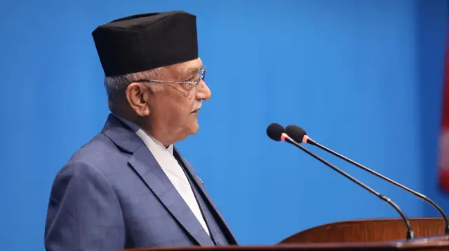 संसद्‌मा सम्बोधन गर्दै ओली 