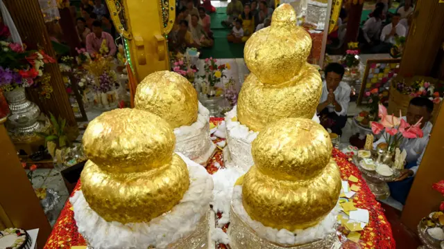 အင်းလေးက ဖောင်တော်ဦး ရုပ်ပွားတော် လေးဆူ