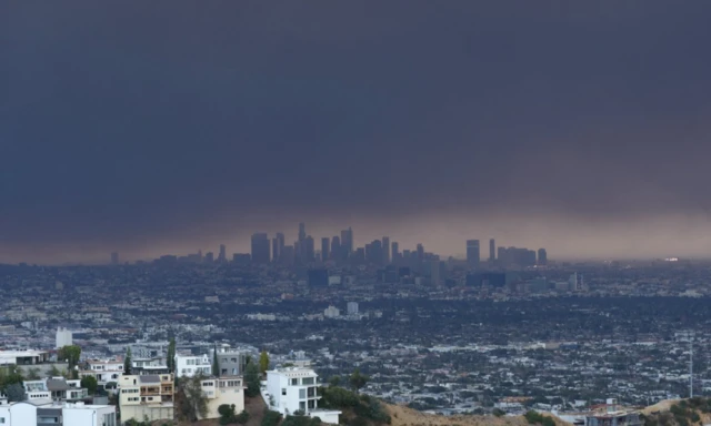 Los Angeles gökyüzü dumanla kaplanmış durumda