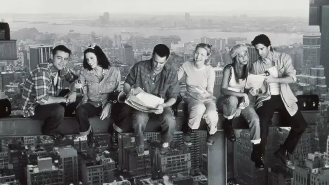 Uma foto promocional de Friends em 1999