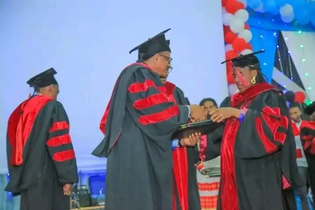 Guddattu yeroo qabxii olaanaa fiddee PHDn eebbifatmee badhaasa fudhattu