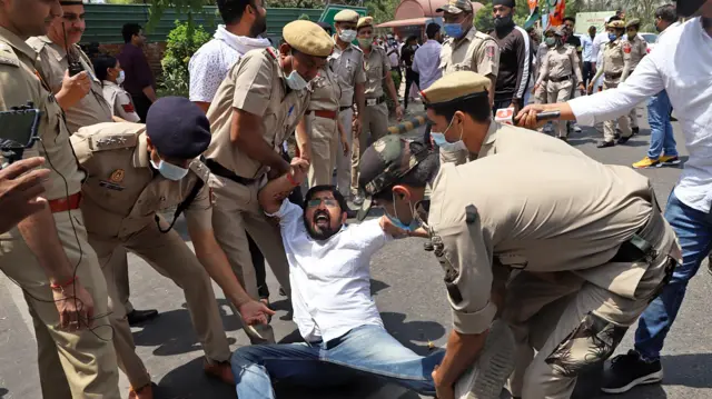 પ્રતીકાત્મક તસવીર