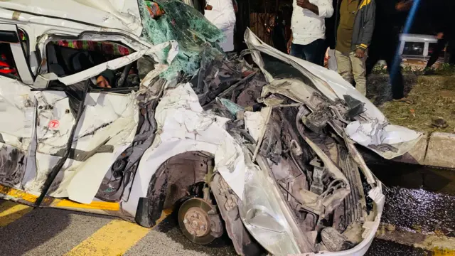 నుజ్జునుజ్జయిన కారు