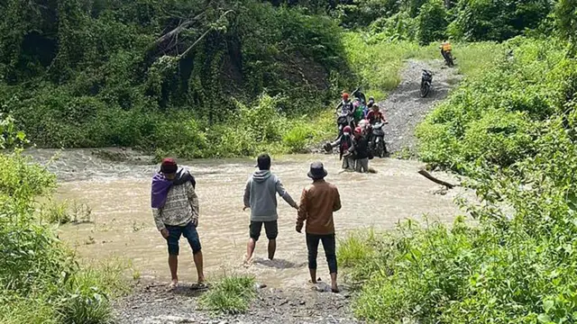 ချင်းပြည်နယ်ကနေ အိန္ဒိယဘက် စစ်ရှောင်ထွက်ခွာသွားလာနေတဲ့ ဒေသခံတွေ