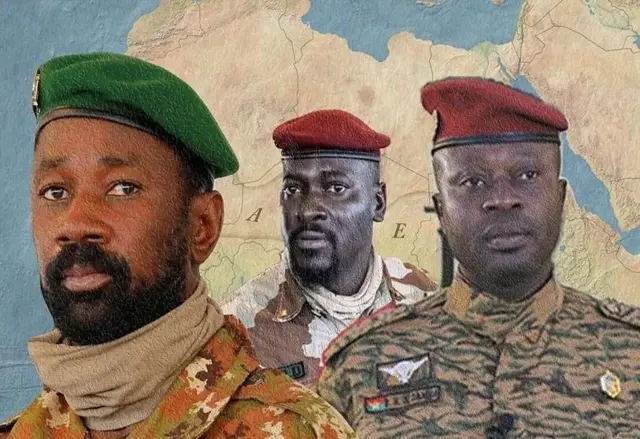 La triade des colonels putschistes, Assimi Goïta, Mamady Doumbouya et Paul-Henri Sandaogo Damiba.