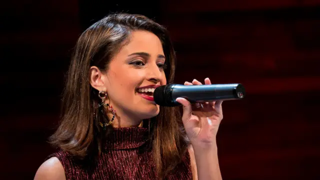 ගායන ක්ෂේත්‍රයට තමන් යොමු වීමට ප්‍රධාන කරුණ වුයේ තම පියාගෙන් සහ මවගෙන් ලද ආභාෂය බව හිරුෂි ජයසේන බීබීසි සිංහල සේවය සමග පිළිසඳරකට එක්වෙමින් පැවසුවාය.