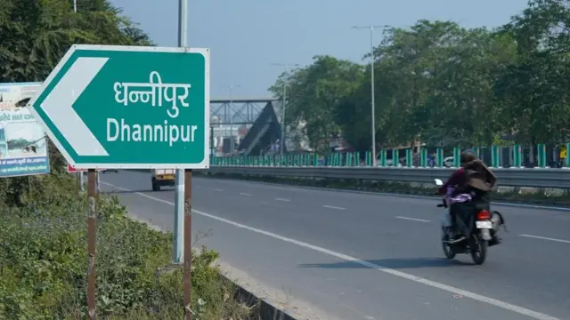 धन्नीपुर गांव का साइन बोर्ड