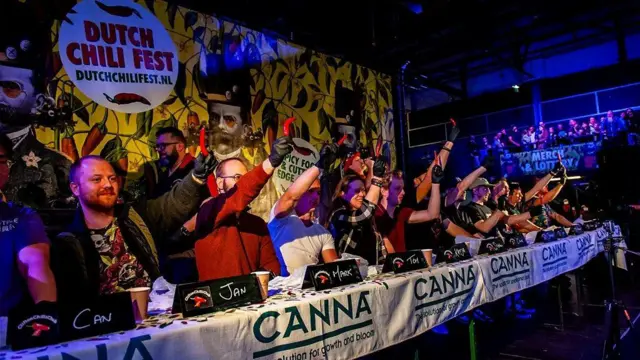 поїдання гострої їжі