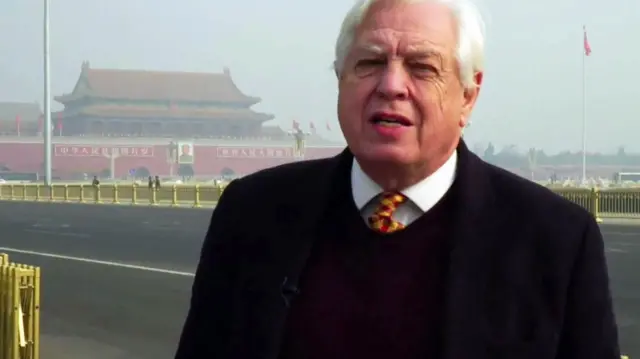 約翰·辛普森在2016 年的天安門廣場做報導