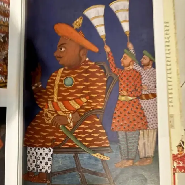 ’مسلمانوں کو ہاؤس ٹیکس اور اناج اور ذاتی سامان پر ٹیکس ادا کرنے سے استثنیٰ دیا گیا تھا۔ عیسائیوں کی جائیداد ضبط کر لی گئی تھی اور انہیں دارالحکومت میں دوبارہ آباد کیا گیا تھا: ایم ایچ گوپال کی کتاب سے اقتباس