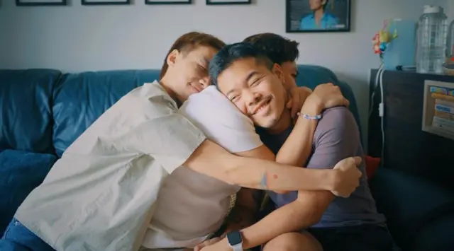 คู่รักสามคน