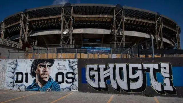 Stadio San Paolo diubah namanya untuk mengenang Diego Maradona pada Desember 2020
