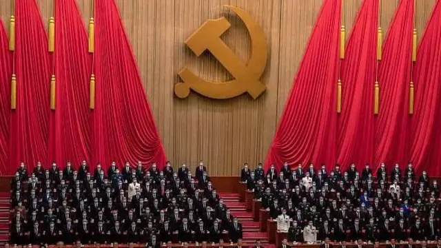 The United Front ilimaanisha umoja wa kikomunisti na ulitangazwa na Mao Zedong kuwa siri ya ushindi wakati wa Vita vya wenyewe kwa wenyewe nchini China.