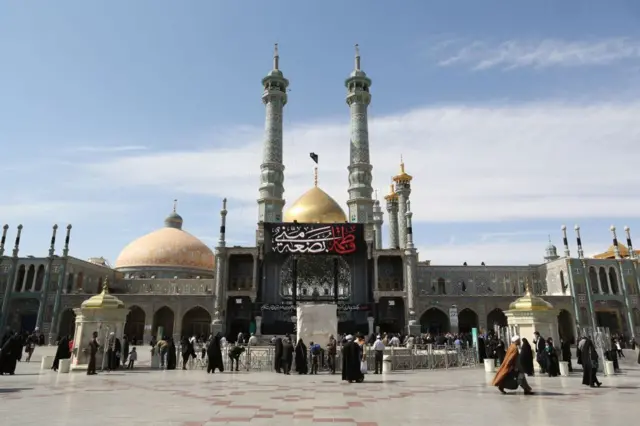 مرقد "السيدة المعصومة" في قم الإيرانية