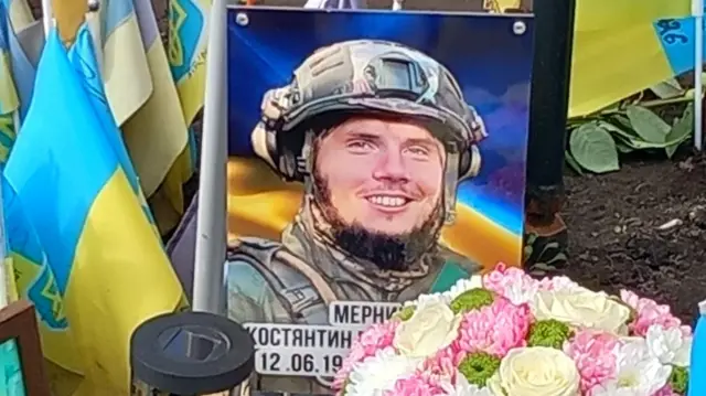 Стихійний меморіал на Майдані