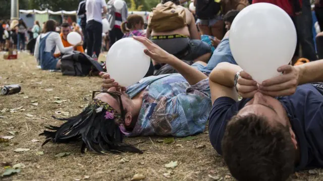 Mutane kwace suna amfani da balan-balan