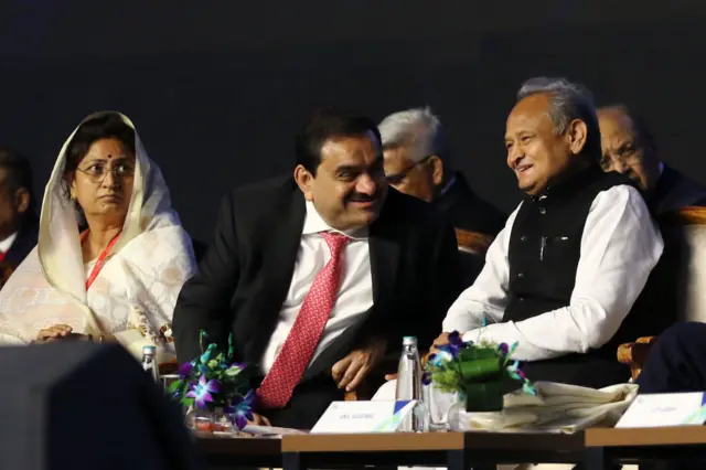 गौतम अदानी आणि राजस्थानचे मुख्यमंत्री अशोक गेहलोत (जयपूर 2022)