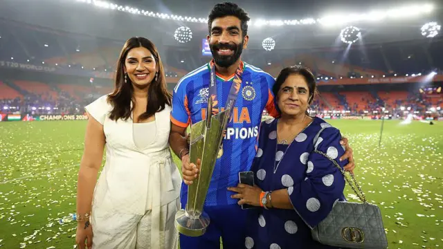 जसप्रीत बुमराह अपने परिवार के साथ