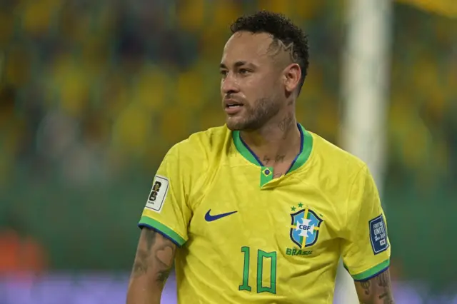 Neymar usando a camisa da Seleção Brasileira