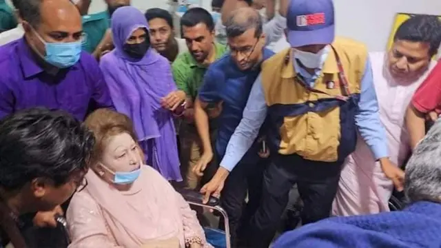 শনিবার সন্ধ্যায় নিয়মিত শারীরিক পরীক্ষার জন্য তাকে ঢাকার এভার কেয়ার হাসপাতালে নিয়ে যাওয়া হয়েছিল।