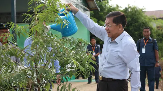 စစ်ခေါင်းဆောင်ဗိုလ်ချုပ်မှူးကြီး မင်းအောင်လှိုင်