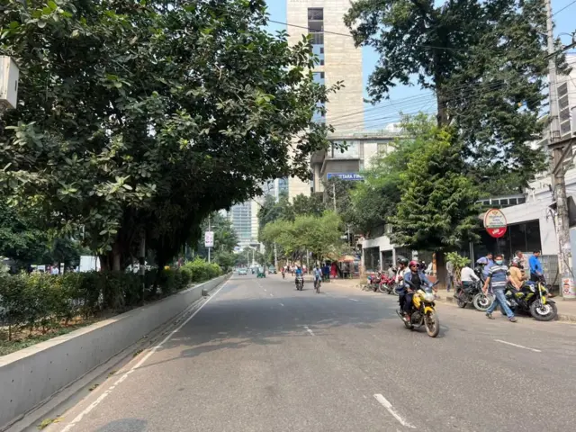 রাস্তায় পরিবহনের সংখ্যা কম দেখা গেছে