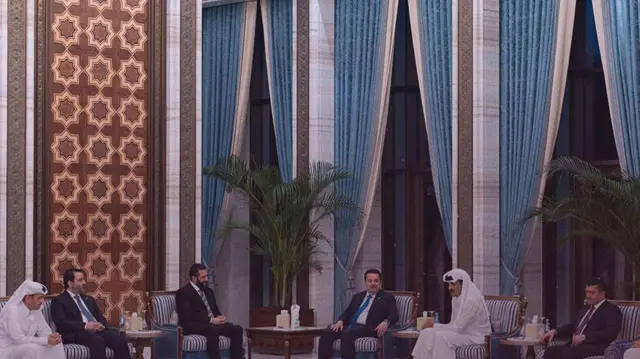 رئيس الوزراء العراقي محمد شياع السوداني يلتقي برئيس المرحلة الانتقالية في سوريا أحمد الشرع، بحضور أمير دولة قطر الشيخ تميم بن حمد آل ثاني