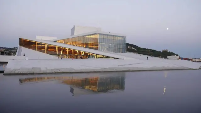 Di Norwegian capital dey famous for im modern architecture and dedication to sustainability