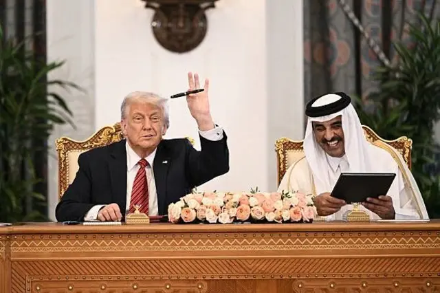 ٹرمپ قطر کے امیر کے ساتھ