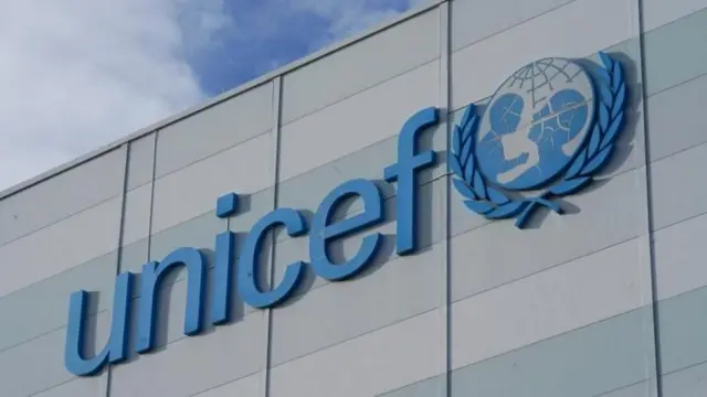 यूनिसेफको कार्यालयबाहिर सो निकायको नाम र लोगो