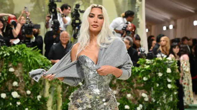 Kim Kardashian saat tampil dalam acara Met Gala