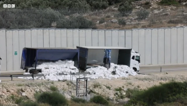 ኣብ ገለ ቪድዮታት ሓገዝ መግቢ ናብ መሬት ፈሲሱ ይርአ