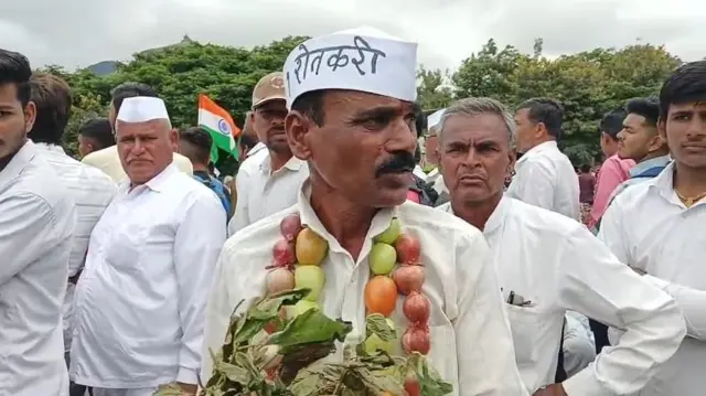 कांदा उत्पादक शेतकऱ्यांनी सरकारच्या निर्णयाविरोधात आंदोलन केलं.