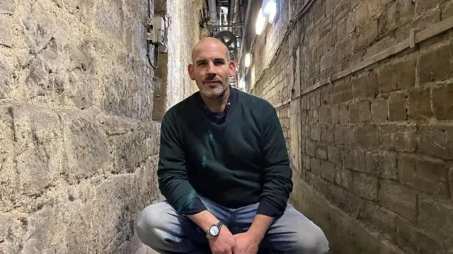 చరిత్రకారుడు, జామీ కార్స్టోర్ఫిన్