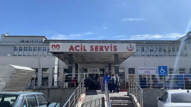 acil servis girişi