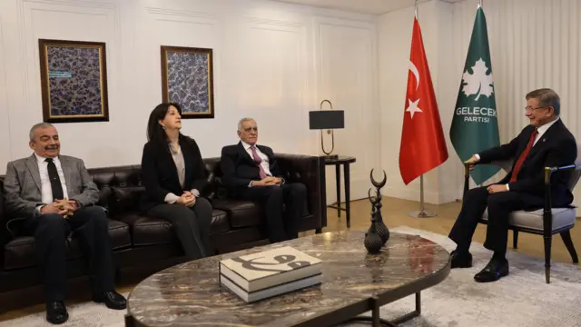 sırrı süreyya önder, pervin buldan ve ahmet türk, ahmet davutoğlu ile görüşürken