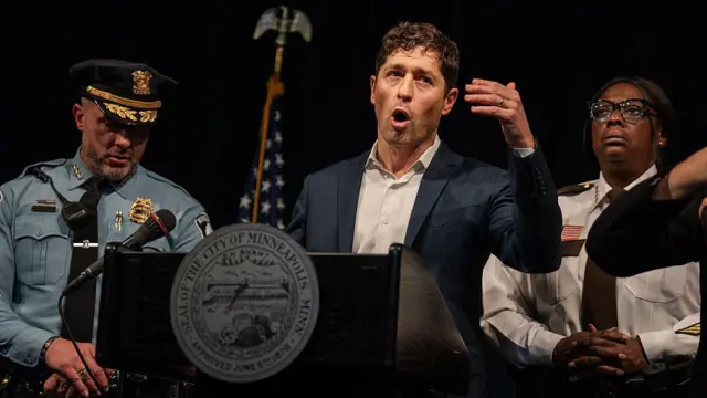 El alcalde de Mineápolis, Jacob Frey, habla en una conferencia de prensa tras después de que un agente de ICE matara a Renee Nicole Good durante una operación migratoria en la ciudad de Minesota, Estados Unidos, el miércoles 7 de enero de 2026. (Foto de Richard Tsong-Taatarii/The Minnesota Star Tribune vía Getty Images)