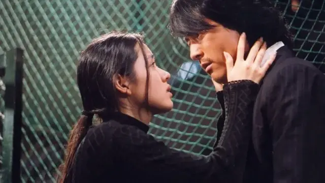 اے مومنٹ ٹو ریممبر سنہ 2004 میں آئی اور اب کلاسک فلم کا درجہ رکھتی ہے